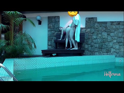 ❤️ Bosi fton shërbëtoren në pishinë, por nuk mundi t'i rezistonte një nxehtësie ❤❌ Video porno në sq.pornjk.ru ❌️❤